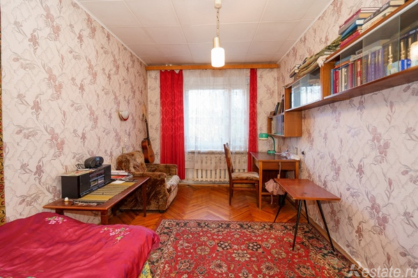 Продажа 3-комн квартиры на вторичном рынке Чекистов ул,  д. 38