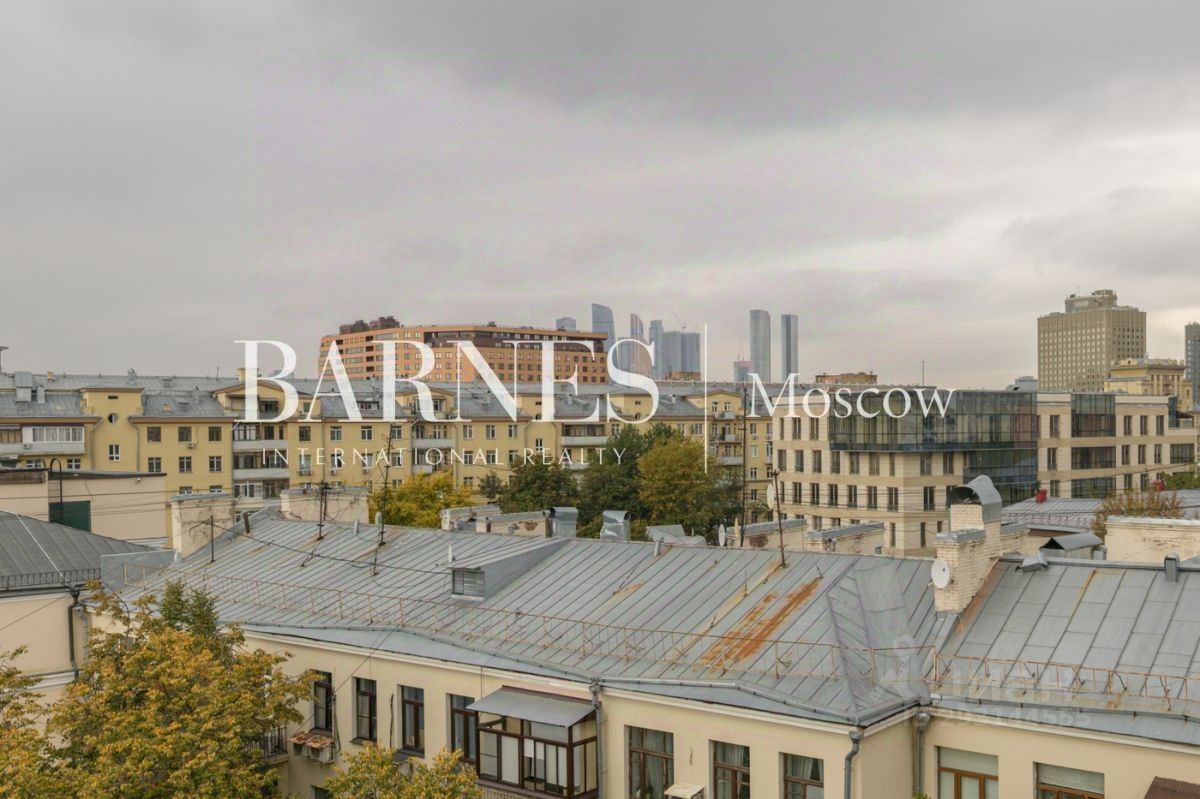 Продажа 5-комн квартиры на вторичном рынке Большой Левшинский переулок, 11