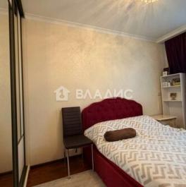 Продажа 3-комн квартиры на вторичном рынке Изюмская улица,  д. 28