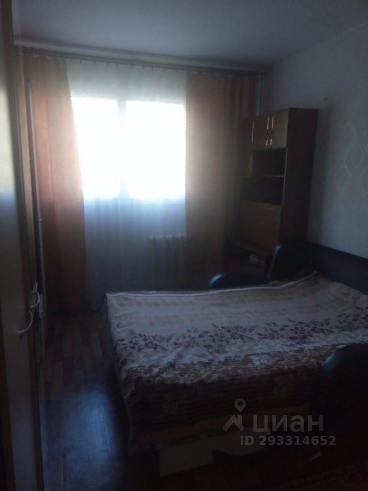 Продажа 3-комн квартиры на вторичном рынке пос. Сосновый Бор, улица Александра Невского, 10