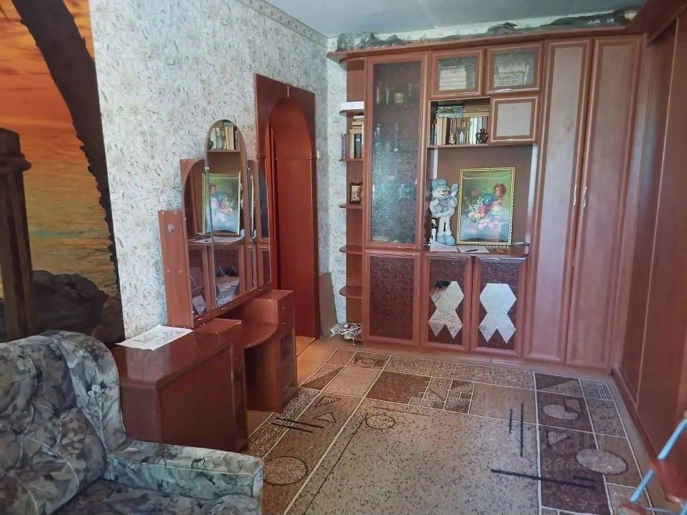 Продажа 2-комн квартиры на вторичном рынке д. Разметелево, улица ПТУ-56, 3