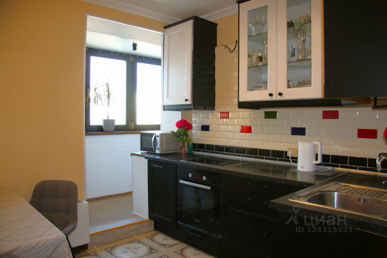 Продажа 3-комн квартиры на вторичном рынке Рождественская улица, 6