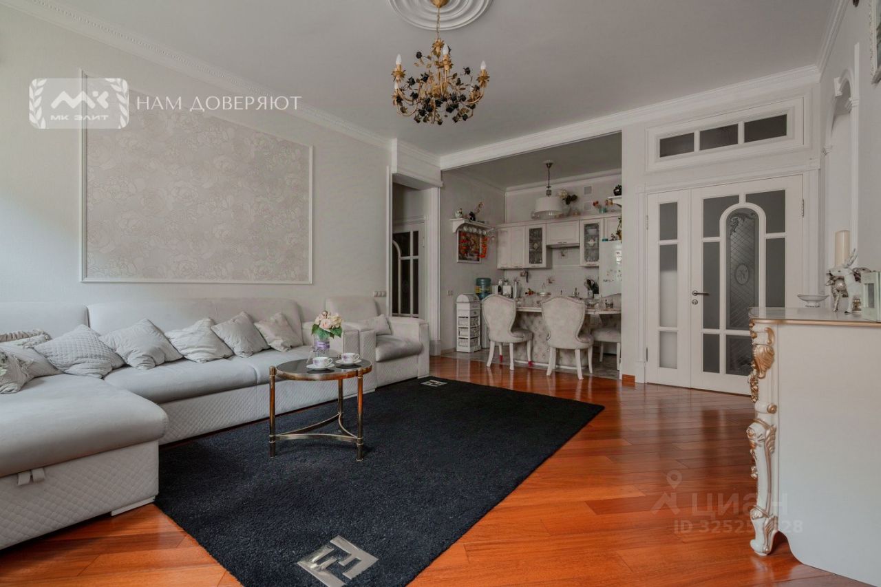 Продажа 2-комн квартиры на вторичном рынке 10-я Васильевского острова линия, 43