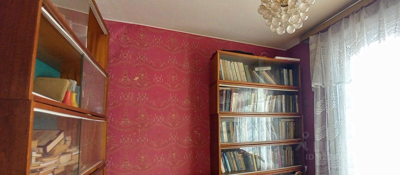 Продажа 4-комн квартиры на вторичном рынке Ломоносов, Профсоюзная улица,  д. 11а