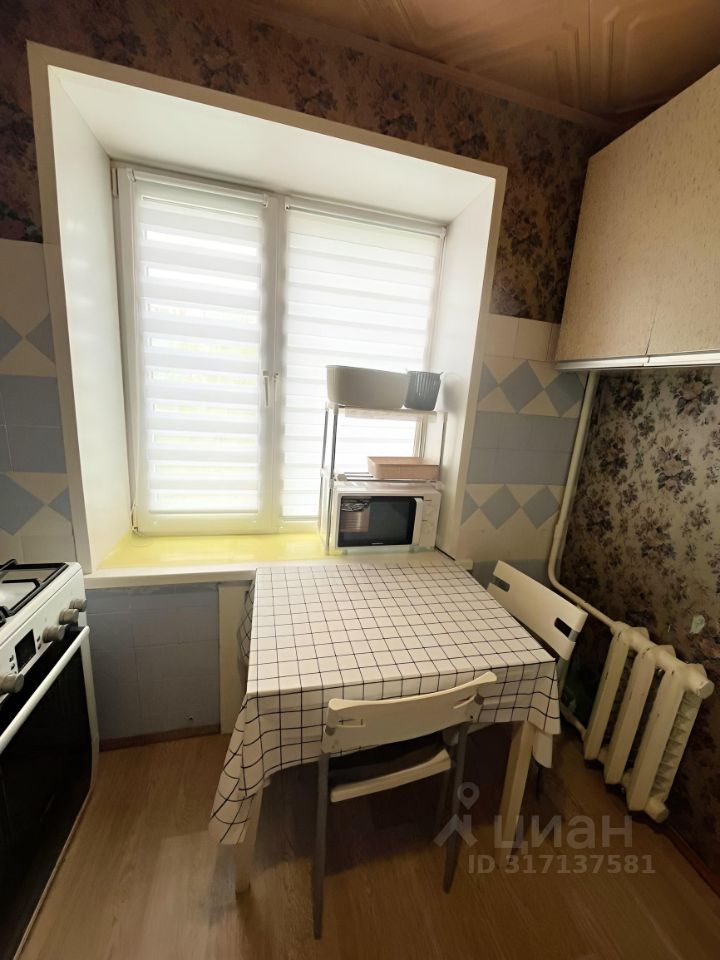 Продажа 4-комн квартиры на вторичном рынке 1-й кв-л, 5-й мкр,  д. 4