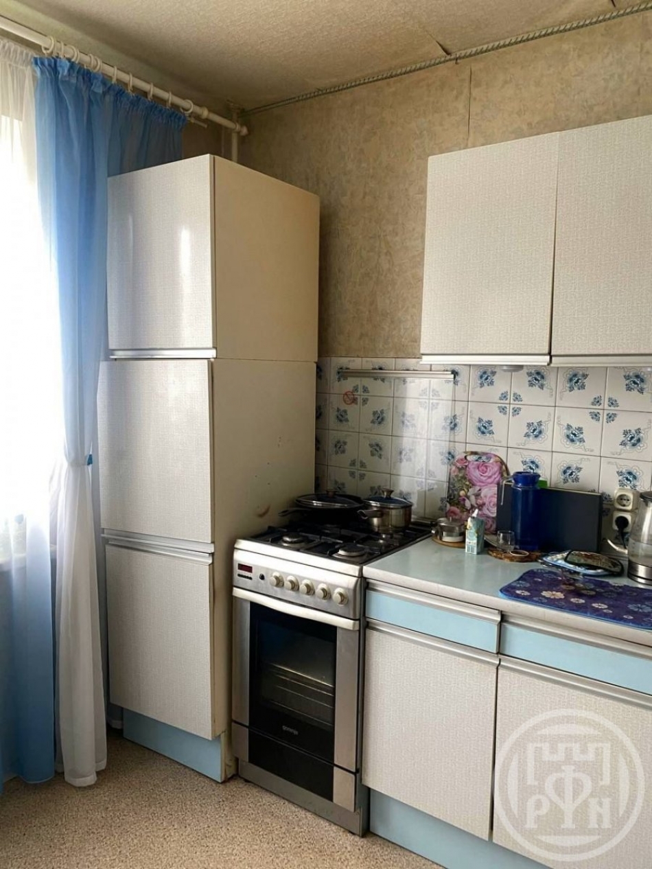 Продажа 2-комн квартиры на вторичном рынке Луга г., Кирова просп.,  д. 18,  к. б