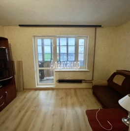 Продажа 1-комн квартиры на вторичном рынке Ломоносов г., Ораниенбаумский просп.,  д. 33,  к. 3