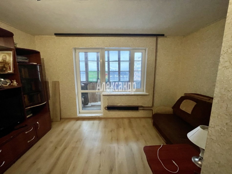 Продажа 1-комн квартиры на вторичном рынке Ломоносов г., Ораниенбаумский просп.,  д. 33,  к. 3