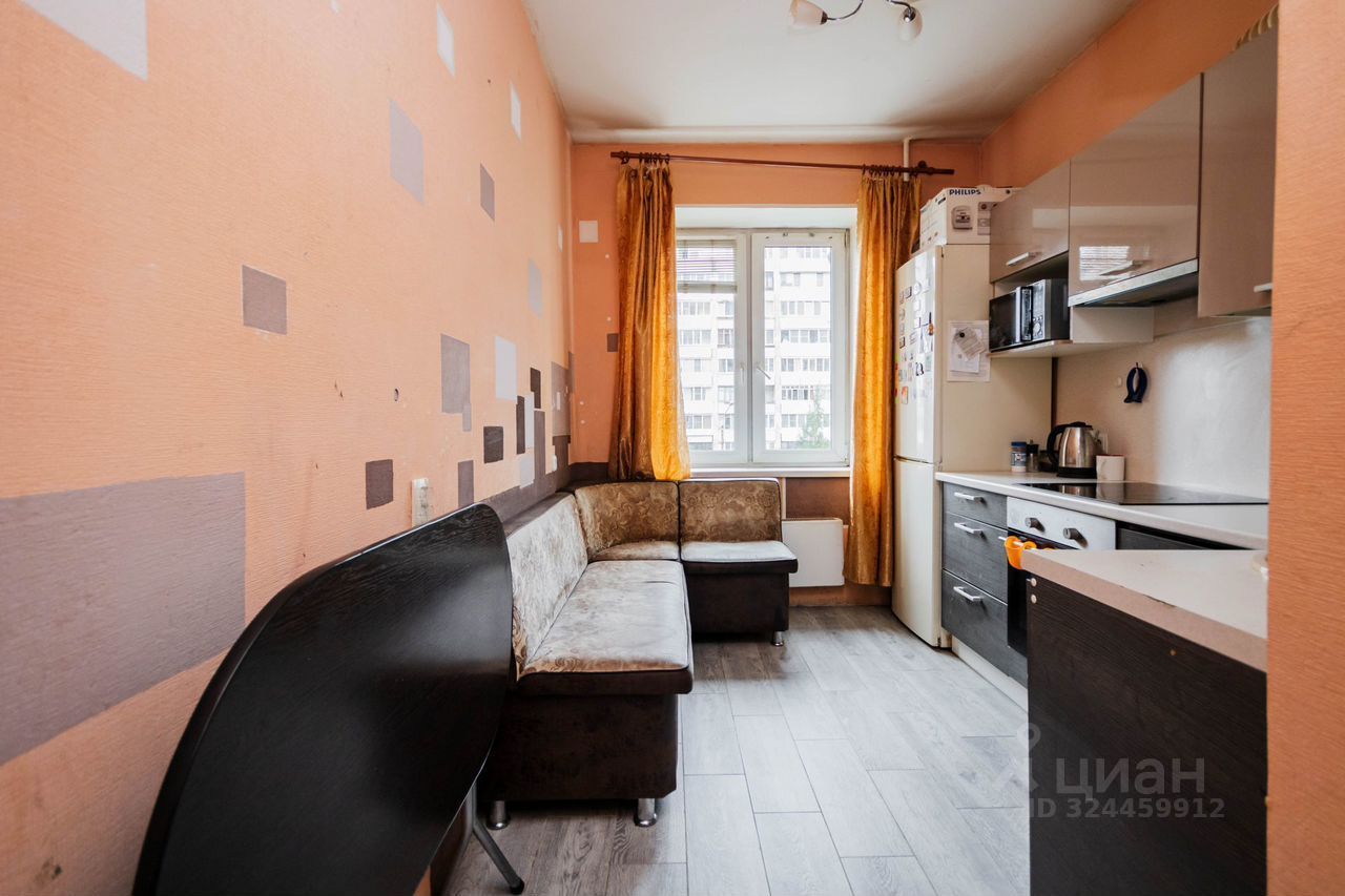 Продажа 1-комн квартиры на вторичном рынке пос. Металлострой, Полевая улица, 1/25