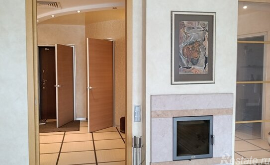 Продажа 4-комн квартиры на вторичном рынке Петровский пр-кт,  д. 1