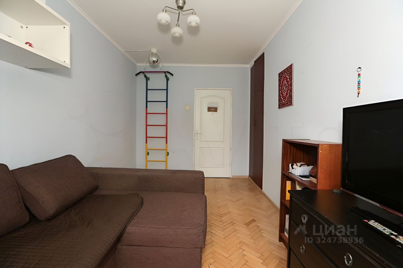 Продажа 3-комн квартиры на вторичном рынке Светлановский проспект, 47