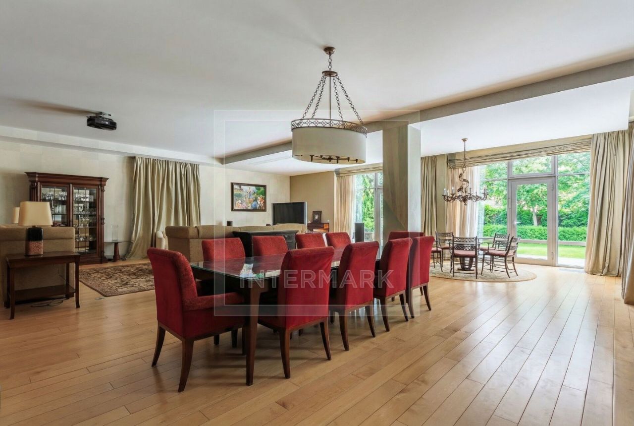 Продажа 6-комн квартиры на вторичном рынке Молочный переулок, 1