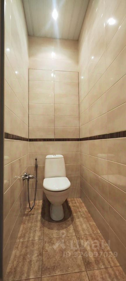 Продажа 3-комн квартиры на вторичном рынке улица Шухова, 18