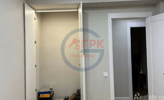 Продажа 3-комн квартиры на вторичном рынке Судостроительная улица,  д. 8 к1