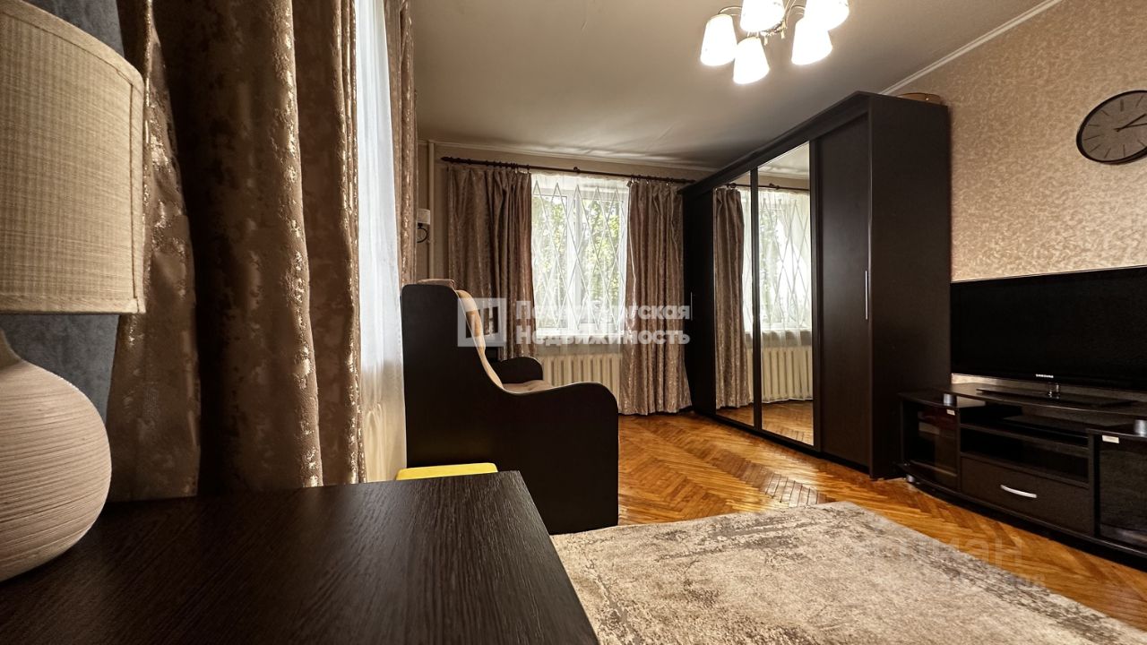 Продажа 2-комн квартиры на вторичном рынке Краснопутиловская улица, 100