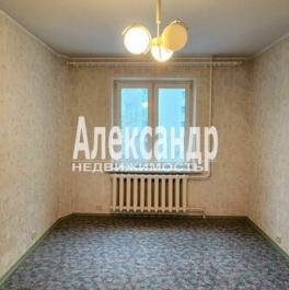 Продажа 3-комн квартиры на вторичном рынке Киришский район, улица Строителей,  д. 18