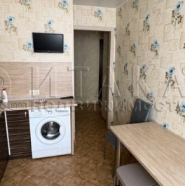 Продажа 2-комн квартиры на вторичном рынке Славы пр-кт,  д. 30,  к. 1
