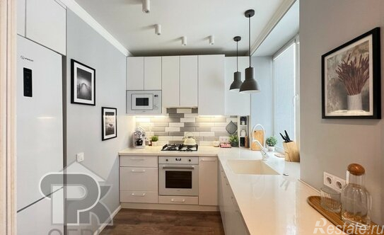 Продажа 2-комн квартиры на вторичном рынке Угловой пер,  д. 21