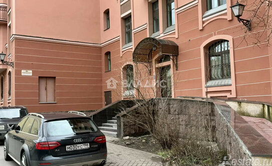 Продажа 3-комн квартиры на вторичном рынке Малодетскосельский пр-кт,  д. 28А