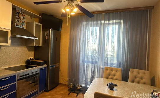 Продажа 4-комн квартиры на вторичном рынке улица Маршала Захарова,  д. 6 к3