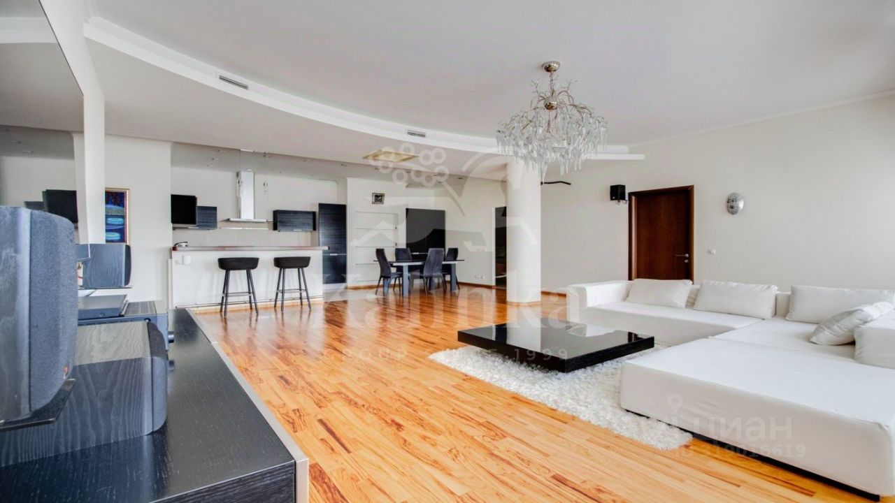 Продажа 3-комн квартиры на вторичном рынке улица Малая Ордынка, 13С1