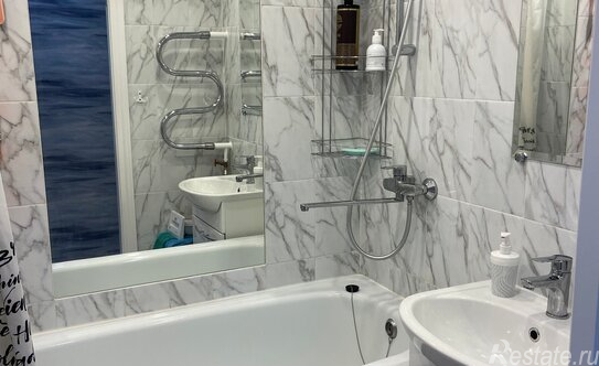 Продажа 2-комн квартиры на вторичном рынке Школьная улица,  д. 126 к2