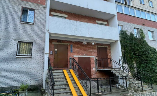 Продажа 3-комн квартиры на вторичном рынке проспект Испытателей,  д. 33