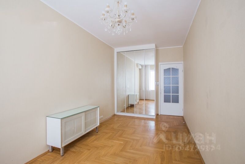 Аренда 3-комн квартиры на вторичном рынке улица Климашкина, 9