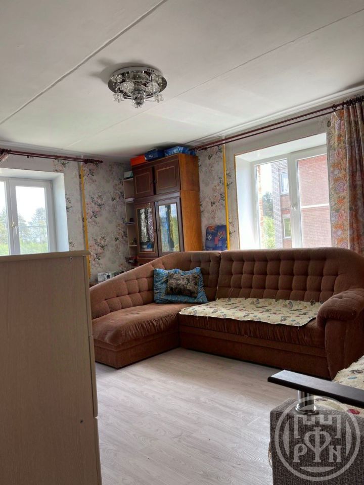 Продажа 3-комн квартиры на вторичном рынке Сланцы, Молодежный проспект, 7