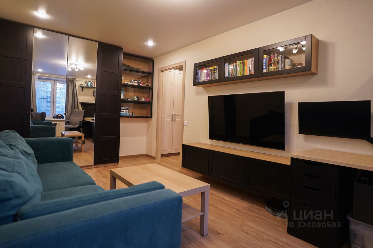 Продажа 2-комн квартиры на вторичном рынке проспект Космонавтов, 64