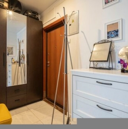 Продажа 2-комн квартиры на вторичном рынке Изваринская улица,  д. 3 к1