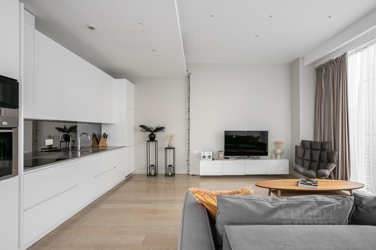 Продажа 2-комн квартиры на вторичном рынке 1-й Красногвардейский проезд, 22с2