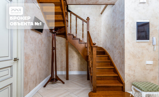 Продажа 5-комн квартиры на вторичном рынке улица Молдагуловой,  д. 7/6