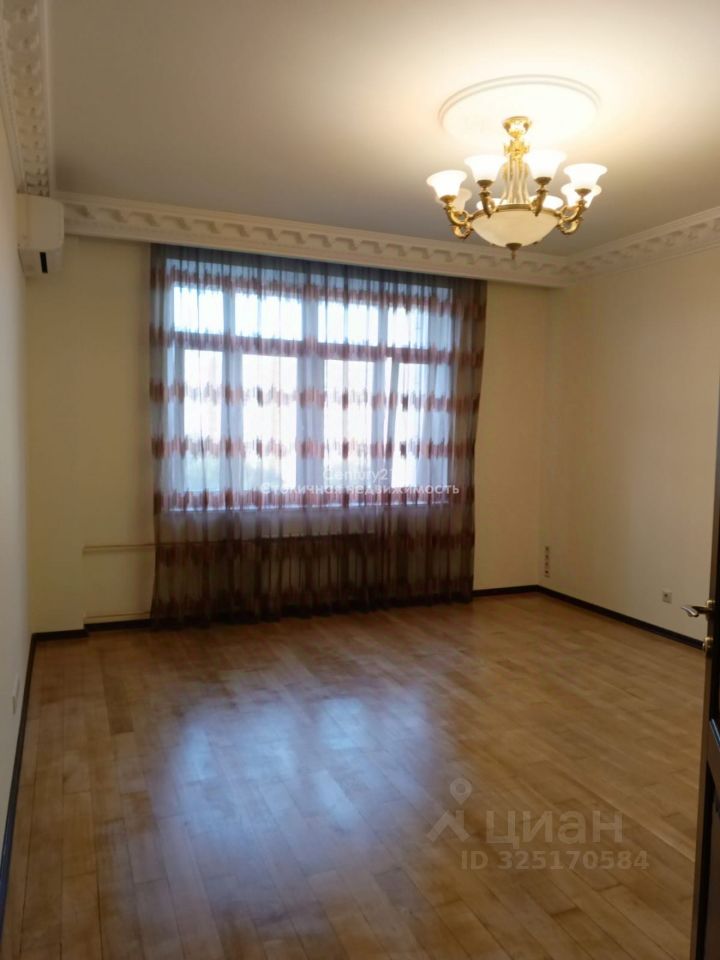 Продажа 4-комн квартиры на вторичном рынке улица Ивана Бабушкина, 10