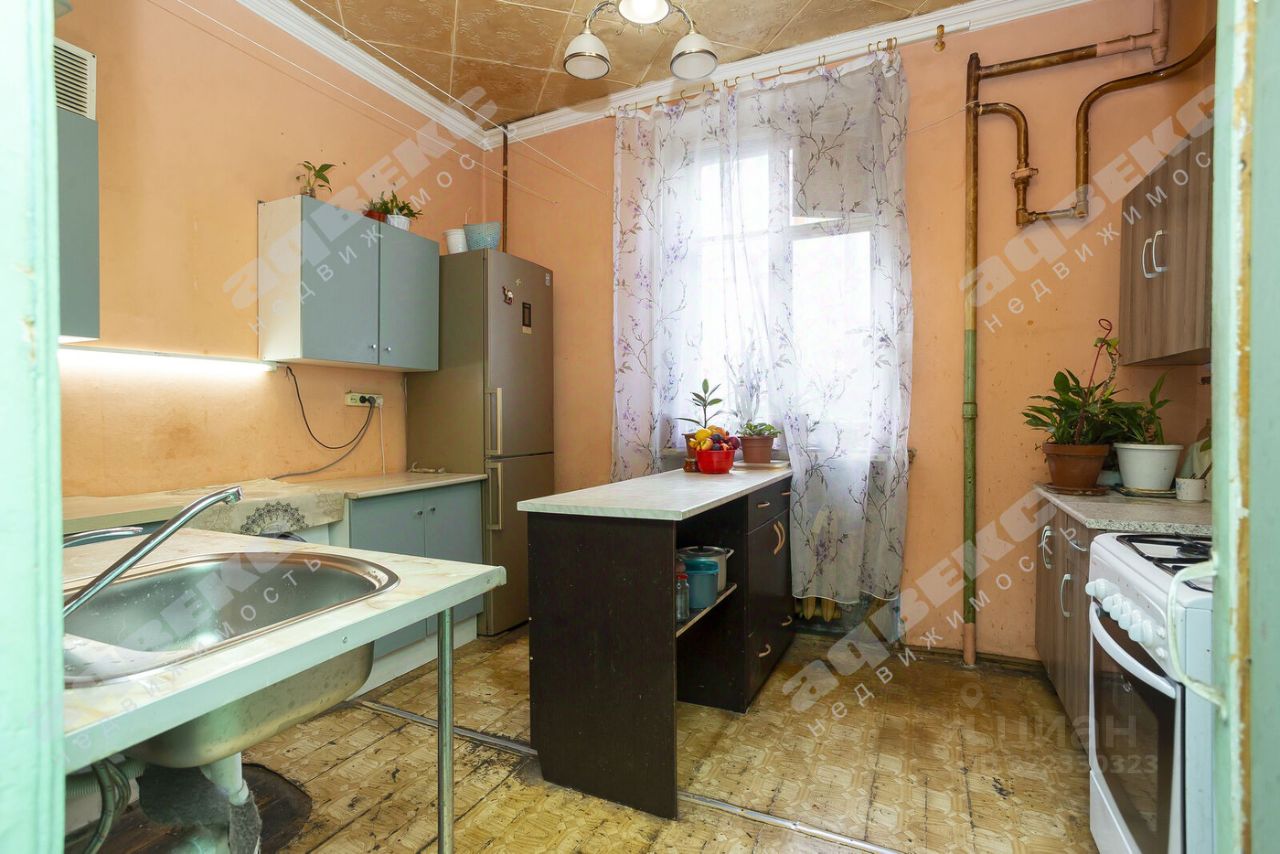 Продажа 4-комн квартиры на вторичном рынке проспект Обуховской обороны, 79