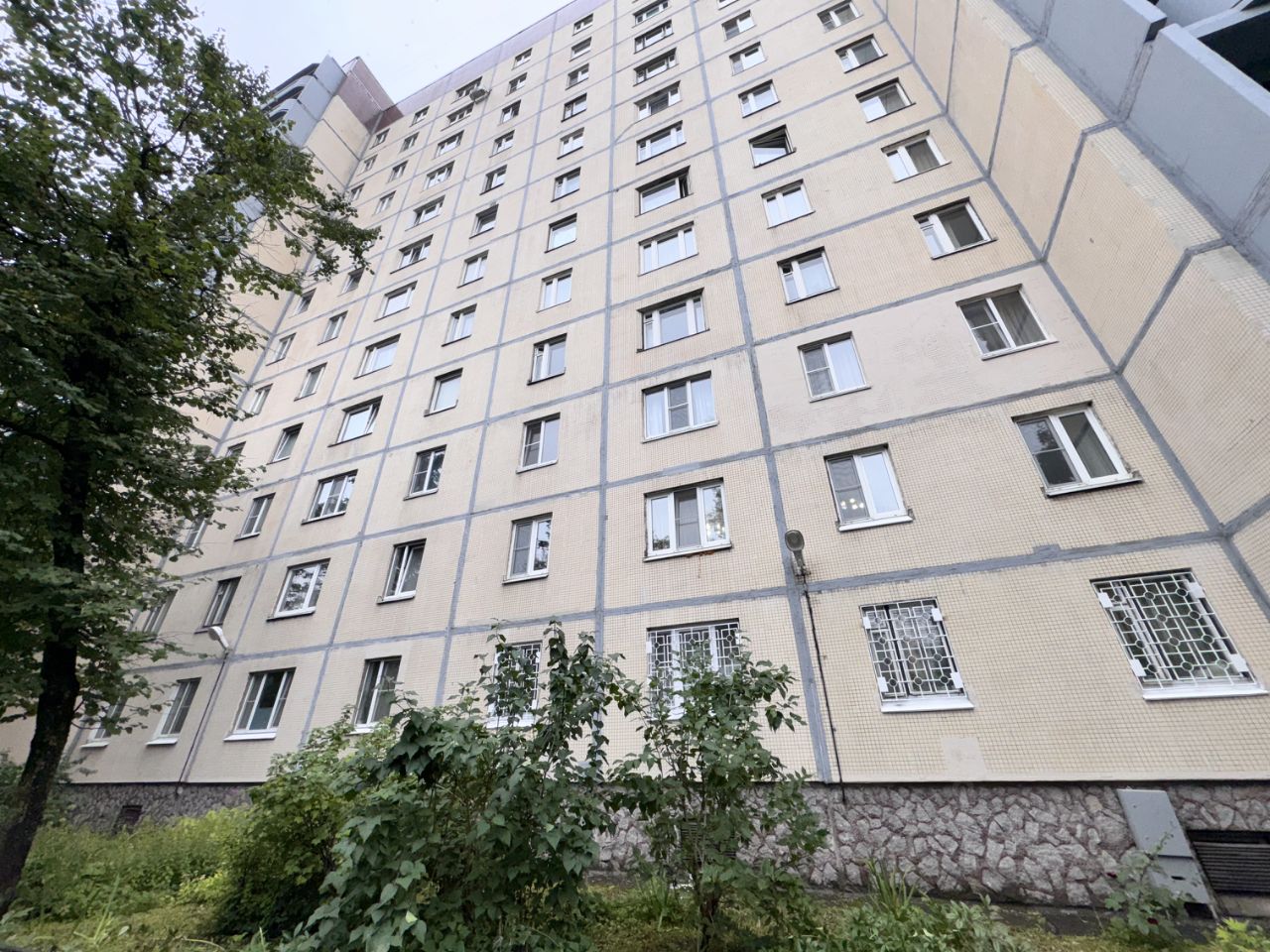 Продажа 2-комн квартиры на вторичном рынке Комендантский проспект, 21К2