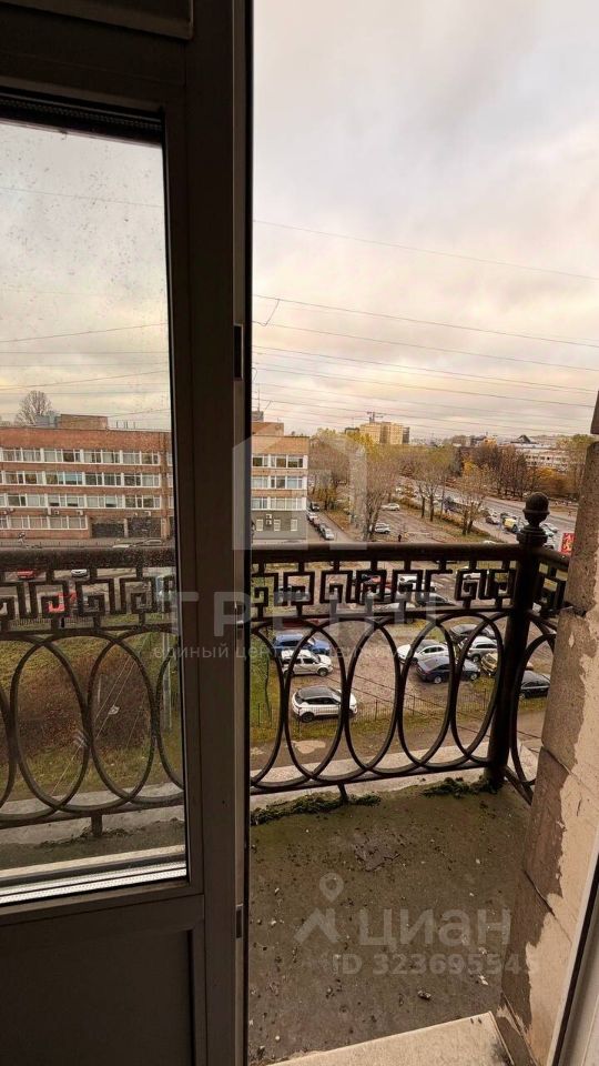 Продажа 2-комн квартиры на вторичном рынке проспект Стачек, 55