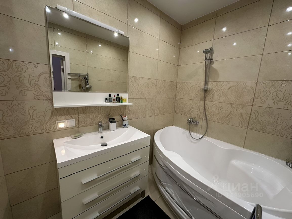 Продажа 3-комн квартиры на вторичном рынке пос. Совхоза имени Ленина, 25