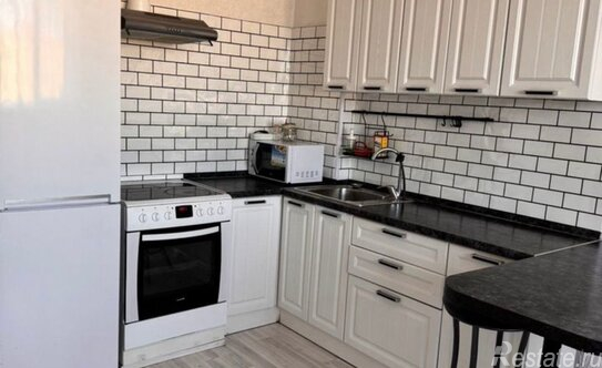 Продажа 1-комн квартиры на вторичном рынке Свердловский, ул Строителей,  д. 12