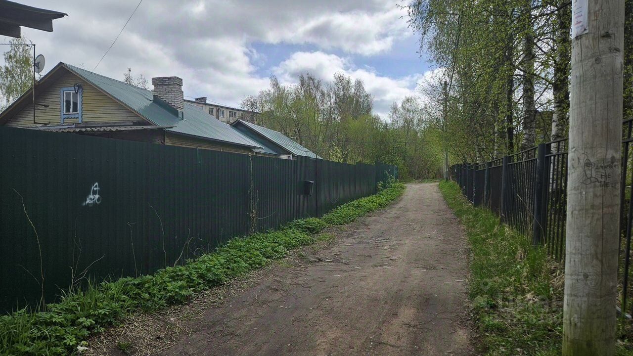 Продажа 2-комн квартиры на вторичном рынке Рощино пгт, улица Железнодорожная, 59