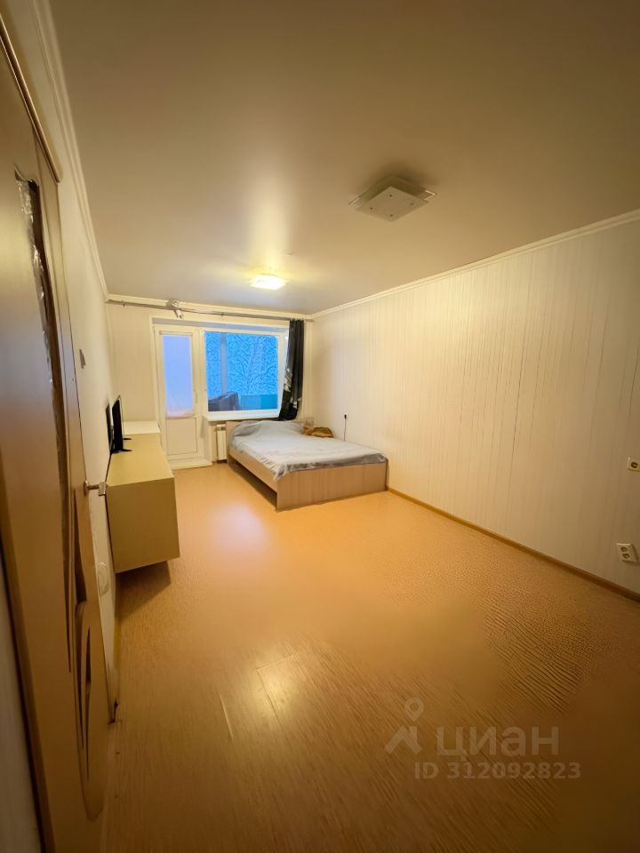 Продажа 1-комн квартиры на вторичном рынке Ломоносов, Швейцарская улица, 18к2