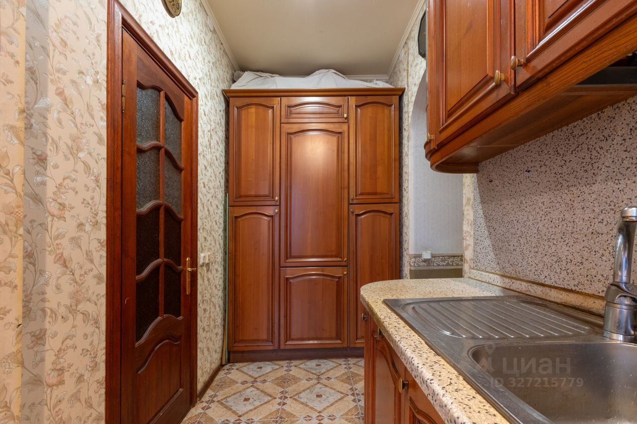 Продажа 2-комн квартиры на вторичном рынке улица Стахановцев, 7