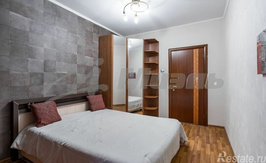 Продажа 2-комн квартиры на вторичном рынке ул Ивана Сусанина,  д. 8,  к. 1