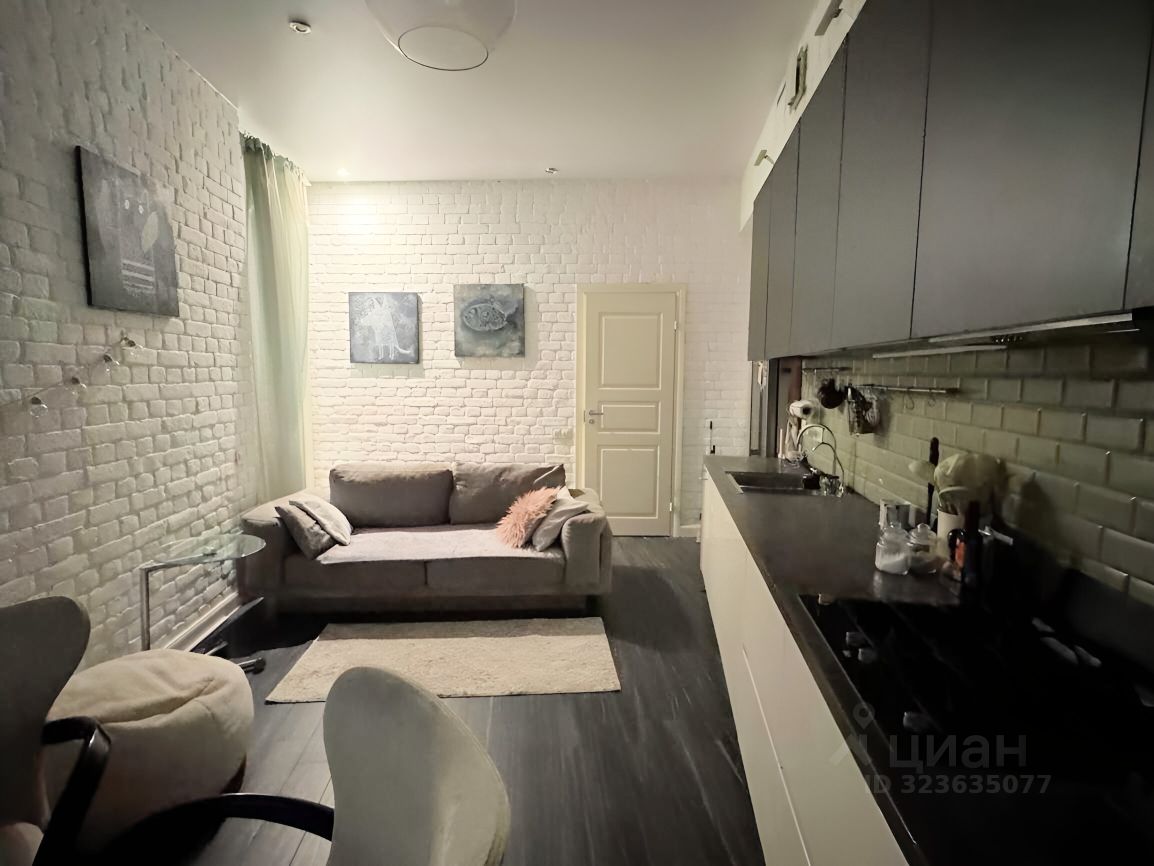 Продажа 3-комн квартиры на вторичном рынке 8-я Васильевского острова линия, 85