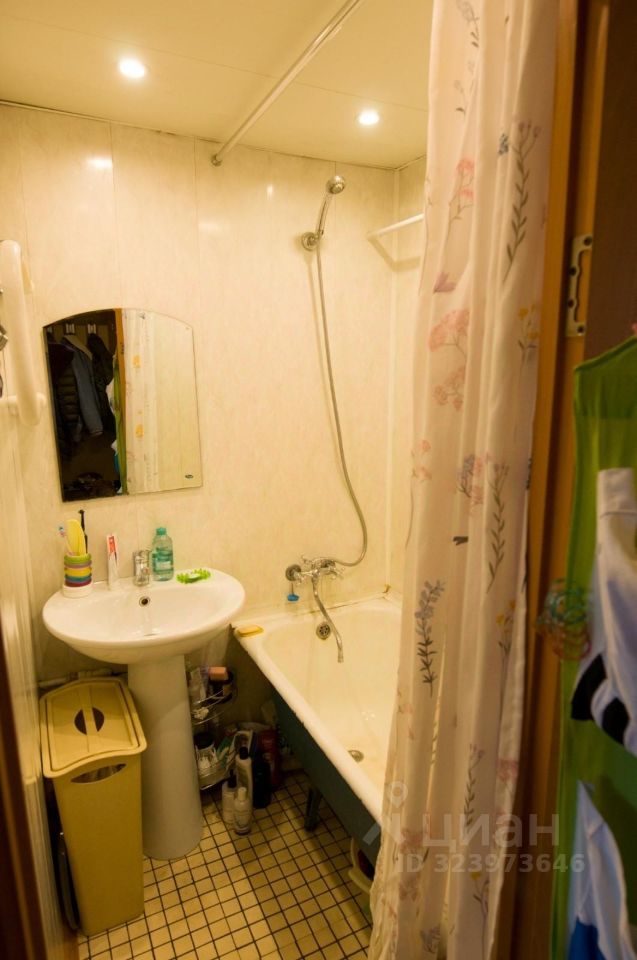 Продажа 2-комн квартиры на вторичном рынке улица Красных Зорь, 47