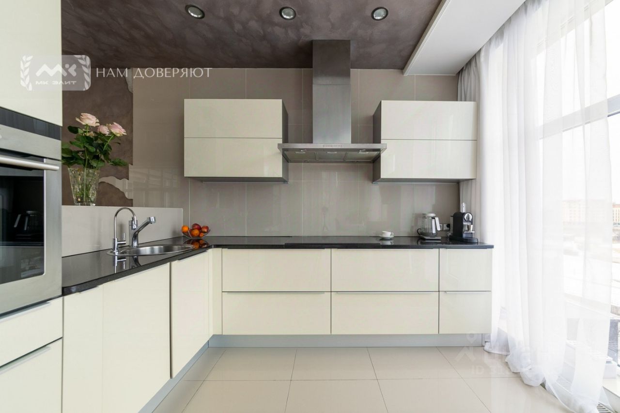 Продажа 4-комн квартиры на вторичном рынке Песочная набережная, 40