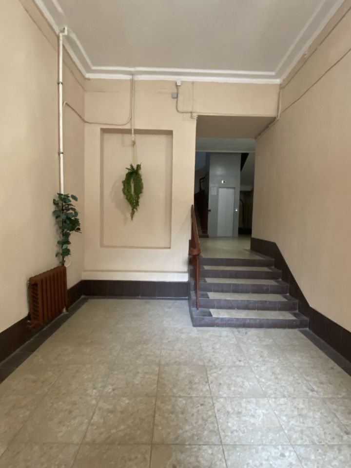 Продажа 2-комн квартиры на вторичном рынке улица Комиссара Смирнова, 15Б