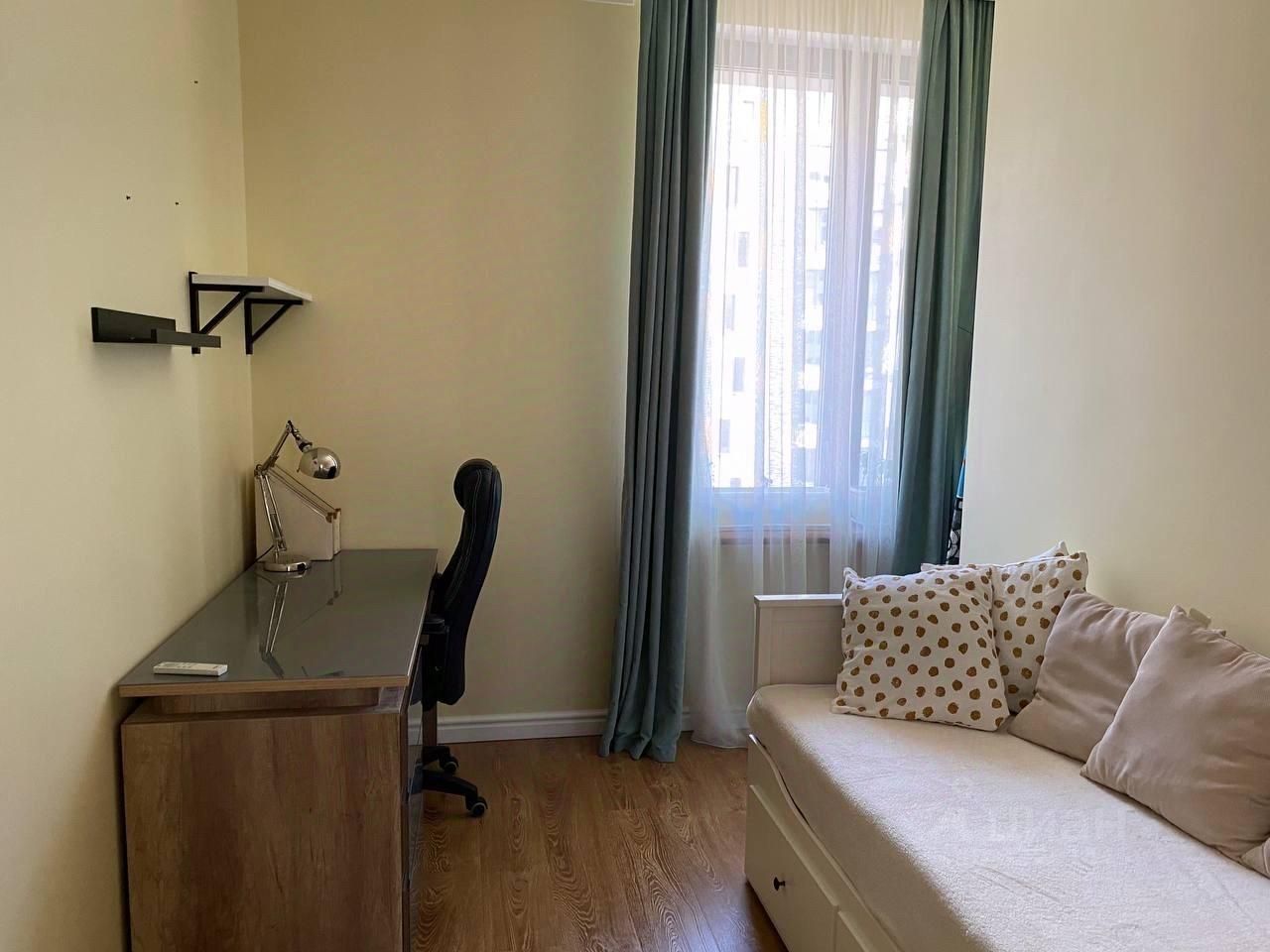 Аренда 3-комн квартиры на вторичном рынке Заречье пгт, улица Медовая, 4