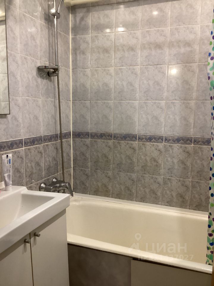 Продажа 2-комн квартиры на вторичном рынке улица Маршала Захарова, 35К2