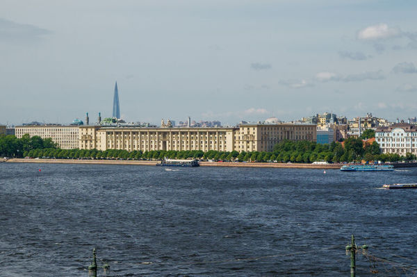 Продажа 4-комн элитного жилья Воскресенская наб,  д. 32